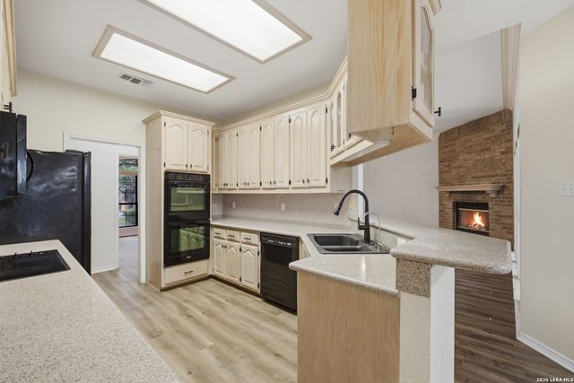 1073 MEMORIAL CIR, New Braunfels, TX 78130