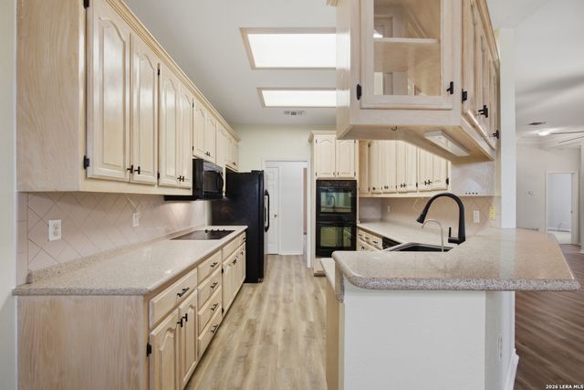 1073 MEMORIAL CIR, New Braunfels, TX 78130