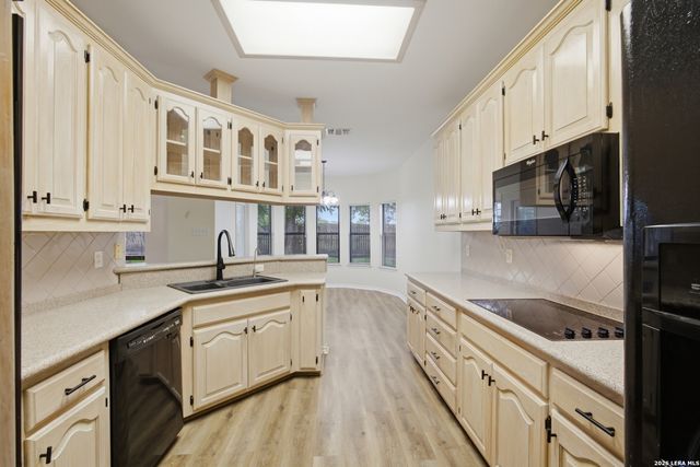 1073 MEMORIAL CIR, New Braunfels, TX 78130