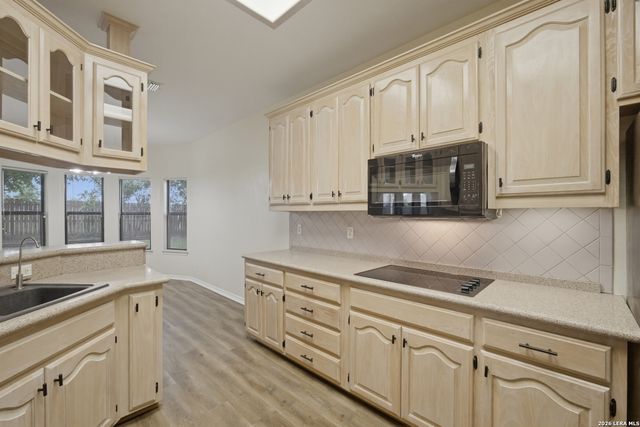 1073 MEMORIAL CIR, New Braunfels, TX 78130