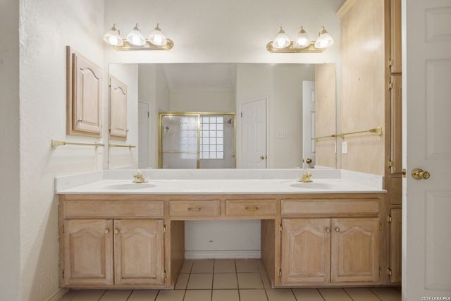 1073 MEMORIAL CIR, New Braunfels, TX 78130