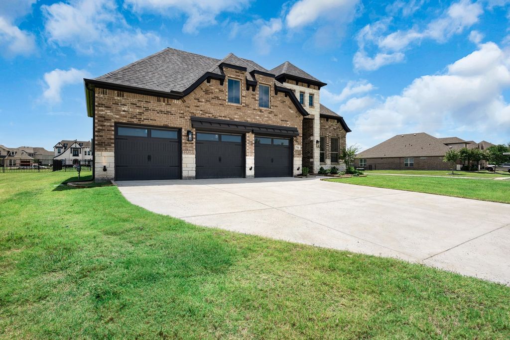 704 Proverbs Court, Heath, TX 75126