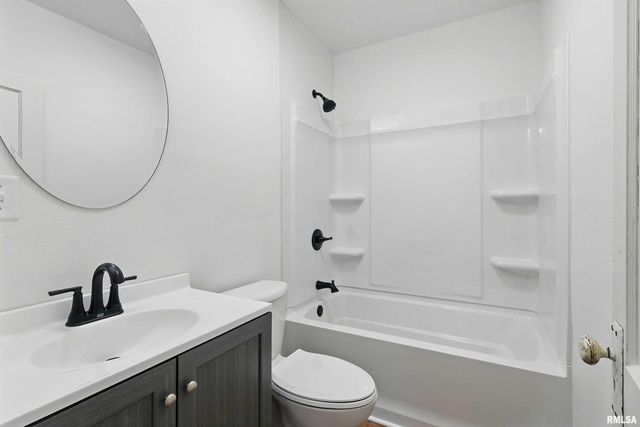 3433 WASHINGTON Street, Davenport, IA 52806