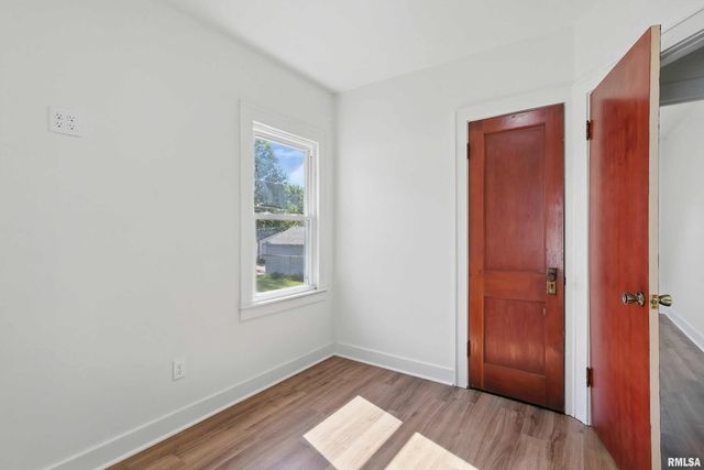 3433 WASHINGTON Street, Davenport, IA 52806