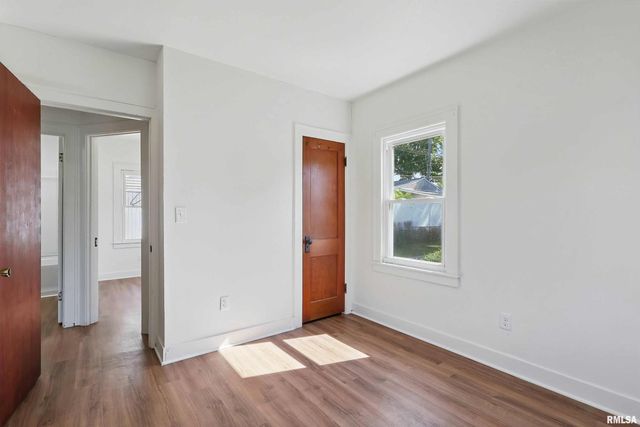 3433 WASHINGTON Street, Davenport, IA 52806