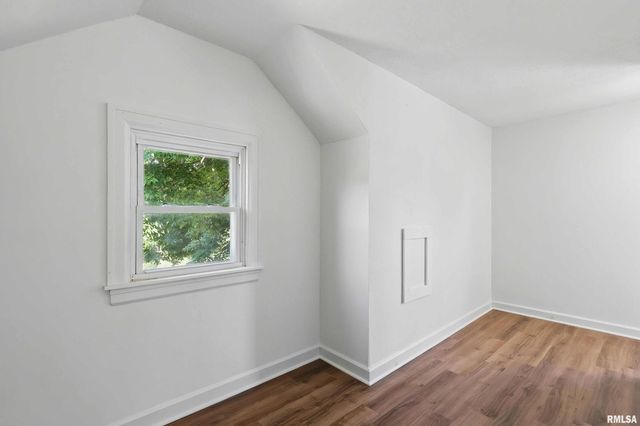 3433 WASHINGTON Street, Davenport, IA 52806