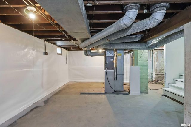 3433 WASHINGTON Street, Davenport, IA 52806