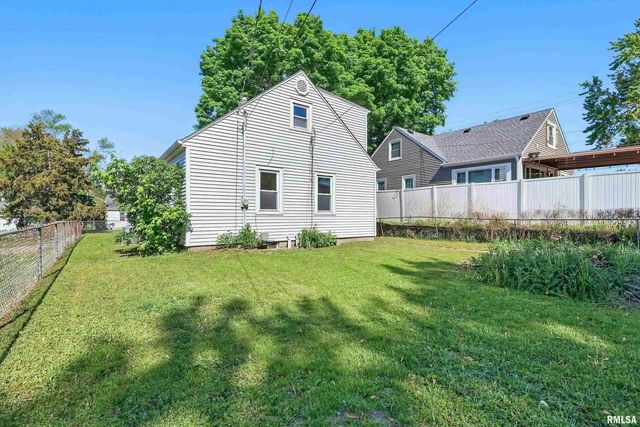 3433 WASHINGTON Street, Davenport, IA 52806