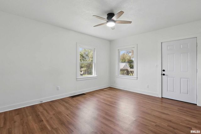 3433 WASHINGTON Street, Davenport, IA 52806