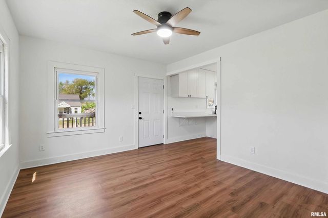 3433 WASHINGTON Street, Davenport, IA 52806