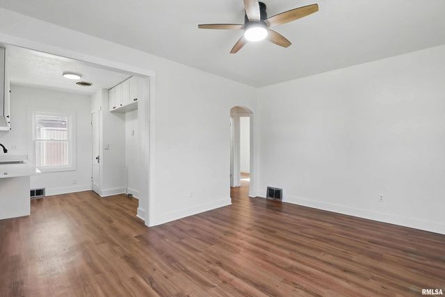 3433 WASHINGTON Street, Davenport, IA 52806