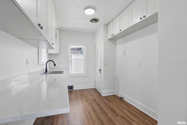 3433 WASHINGTON Street, Davenport, IA 52806