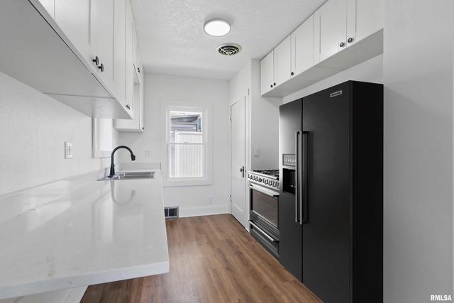 3433 WASHINGTON Street, Davenport, IA 52806