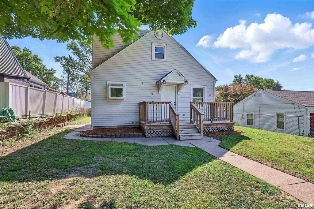 3433 WASHINGTON Street, Davenport, IA 52806