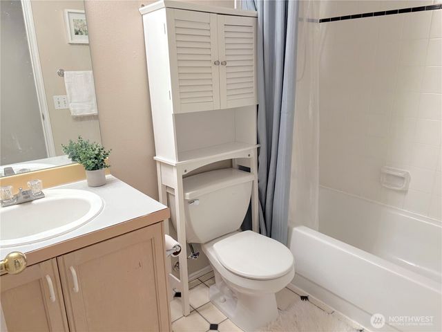 250 NW Dogwood Street #C201, Issaquah, WA 98027