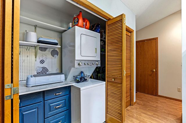 9205 Yorkshire Lane, Brooklyn Park, MN 55443