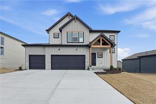 415 Woodview Drive, Raymore, MO 64083