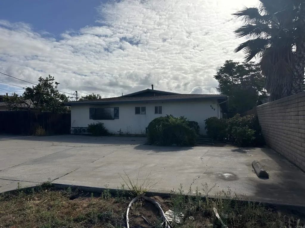 669 Dorothy St., El Cajon, CA 92021
