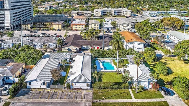 703 NE 7th St, Hallandale Beach, FL 33009