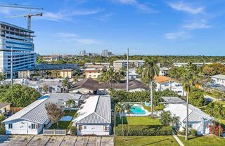 703 NE 7th St, Hallandale Beach, FL 33009