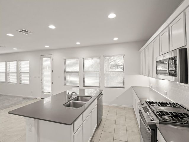 605 Golden Glory RD, Leander, TX 78641