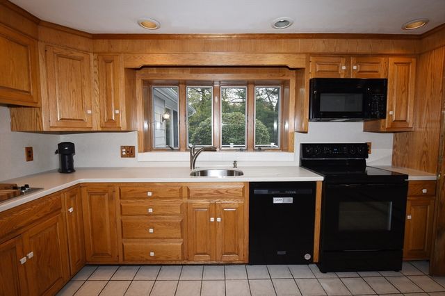 99 Louise Rd, Braintree, MA 02184