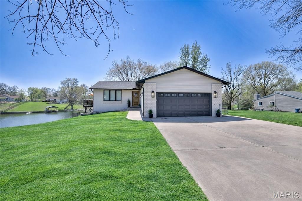 111 Elm Drive, Edwardsville, IL 62025