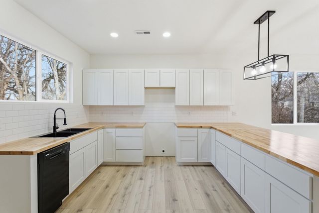 2267 N Kansas St, Wichita, KS 67219