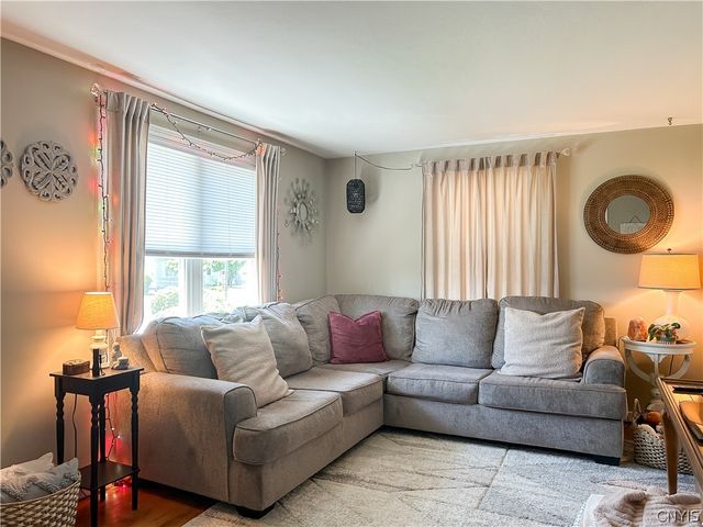627 Delmar Place, Salina, NY 13208