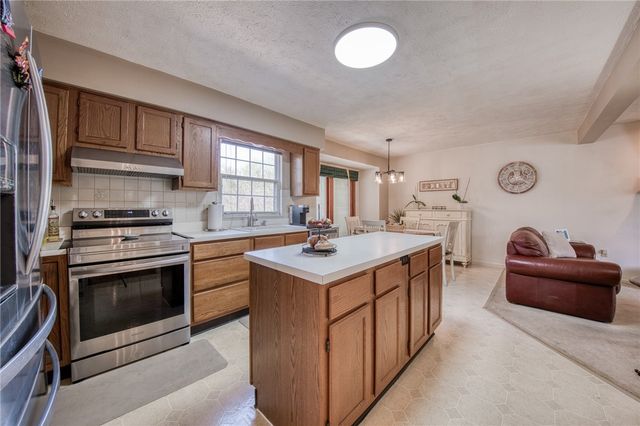 2042 Canyon Drive Ext, Mckees Rocks, PA 15136