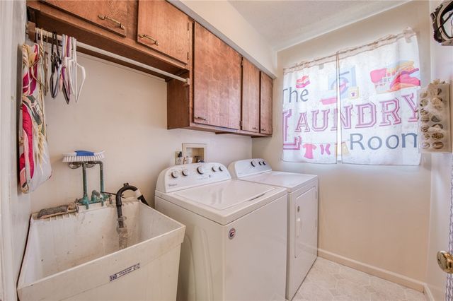 2042 Canyon Drive Ext, Mckees Rocks, PA 15136