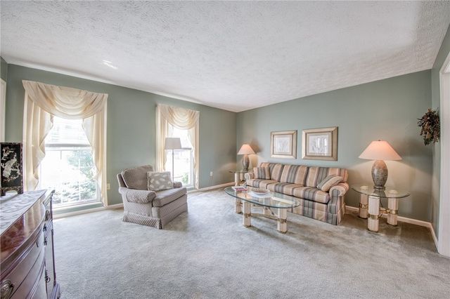 2042 Canyon Drive Ext, Mckees Rocks, PA 15136