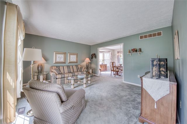 2042 Canyon Drive Ext, Mckees Rocks, PA 15136
