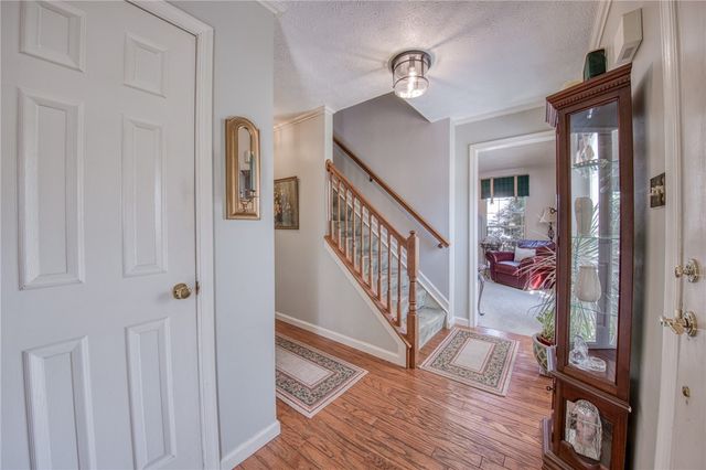 2042 Canyon Drive Ext, Mckees Rocks, PA 15136