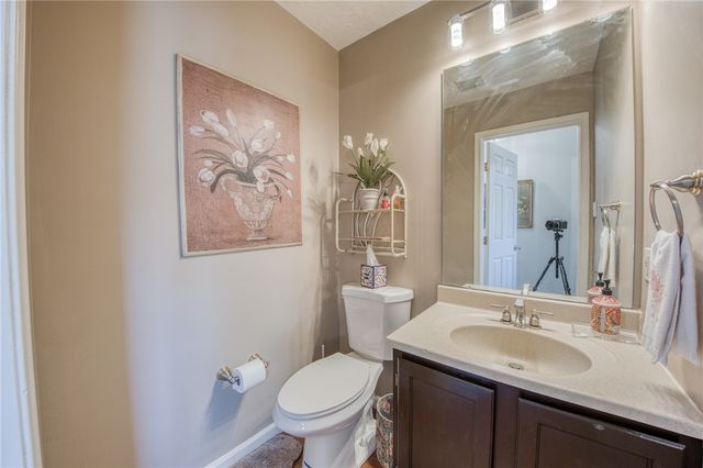 2042 Canyon Drive Ext, Mckees Rocks, PA 15136
