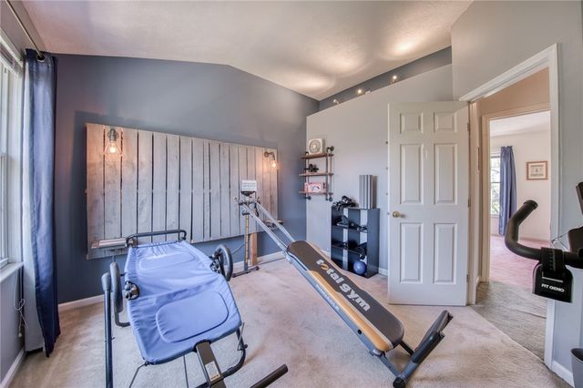 2042 Canyon Drive Ext, Mckees Rocks, PA 15136