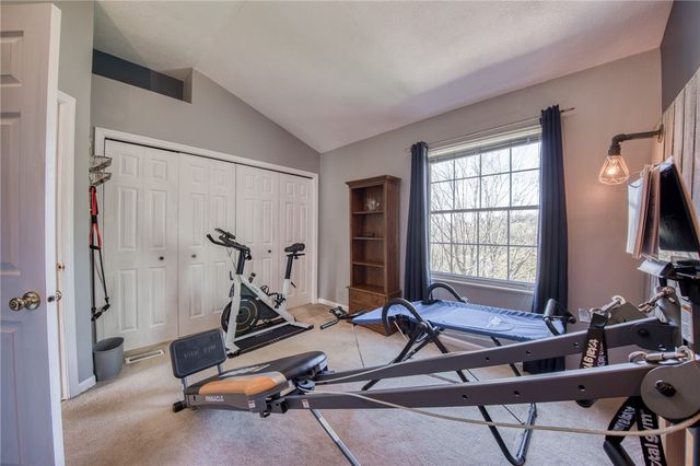 2042 Canyon Drive Ext, Mckees Rocks, PA 15136
