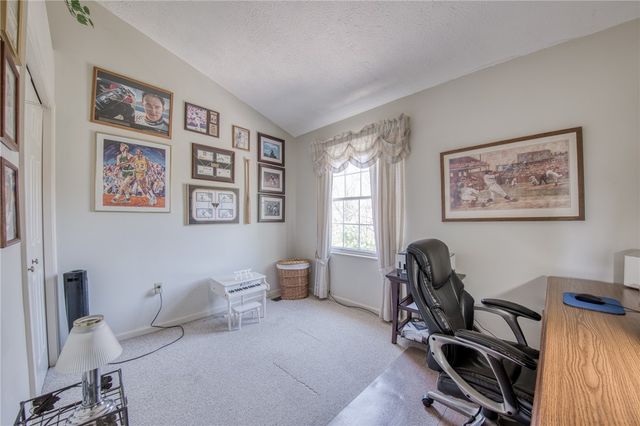 2042 Canyon Drive Ext, Mckees Rocks, PA 15136