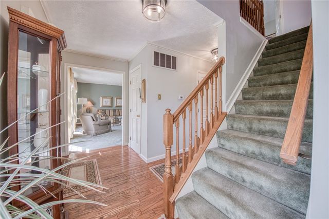 2042 Canyon Drive Ext, Mckees Rocks, PA 15136