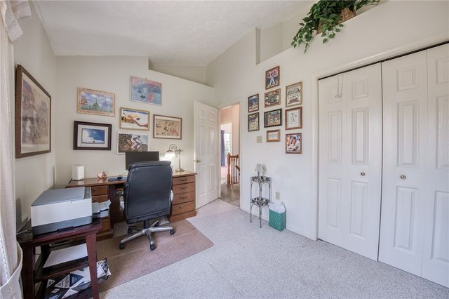 2042 Canyon Drive Ext, Mckees Rocks, PA 15136