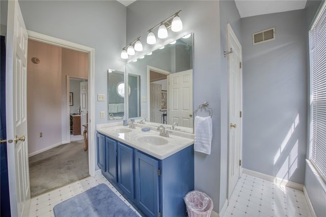 2042 Canyon Drive Ext, Mckees Rocks, PA 15136