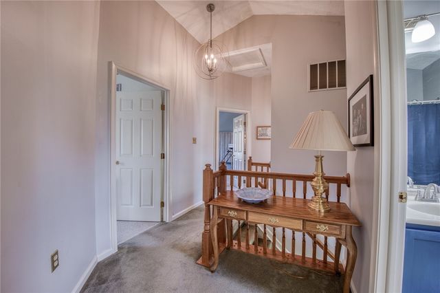 2042 Canyon Drive Ext, Mckees Rocks, PA 15136
