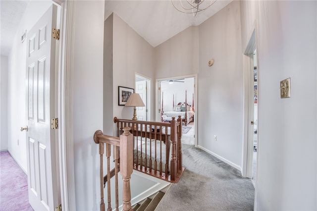 2042 Canyon Drive Ext, Mckees Rocks, PA 15136