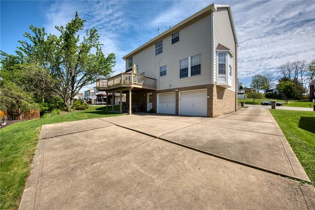 2042 Canyon Drive Ext, Mckees Rocks, PA 15136