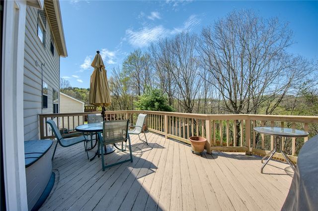 2042 Canyon Drive Ext, Mckees Rocks, PA 15136