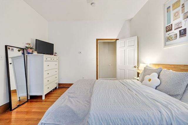 760-762 E 5th St 1, Boston, MA 02127