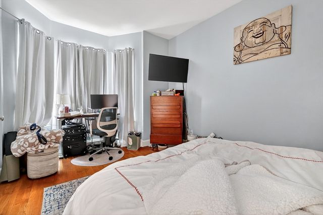 760-762 E 5th St 1, Boston, MA 02127