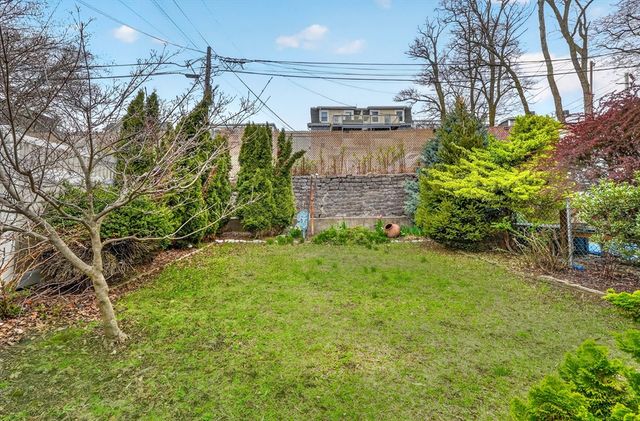 760-762 E 5th St 1, Boston, MA 02127