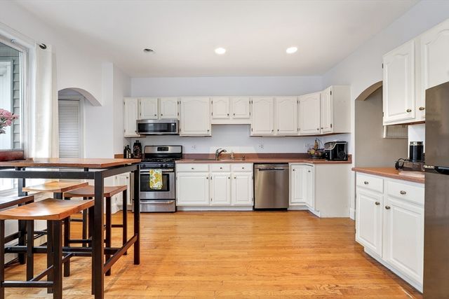 760-762 E 5th St 1, Boston, MA 02127