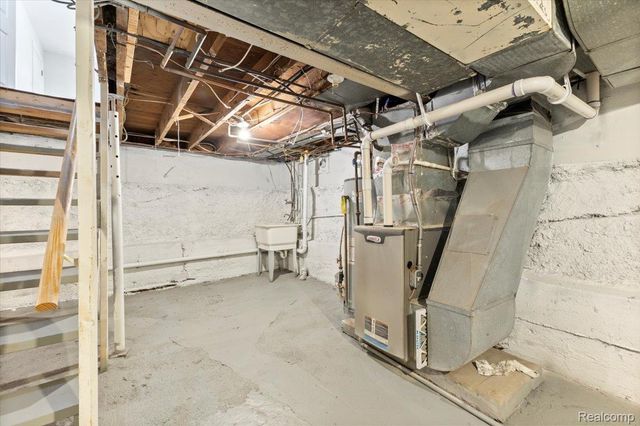 5051 Sashabaw Road, Independence Charter Township, MI 48346